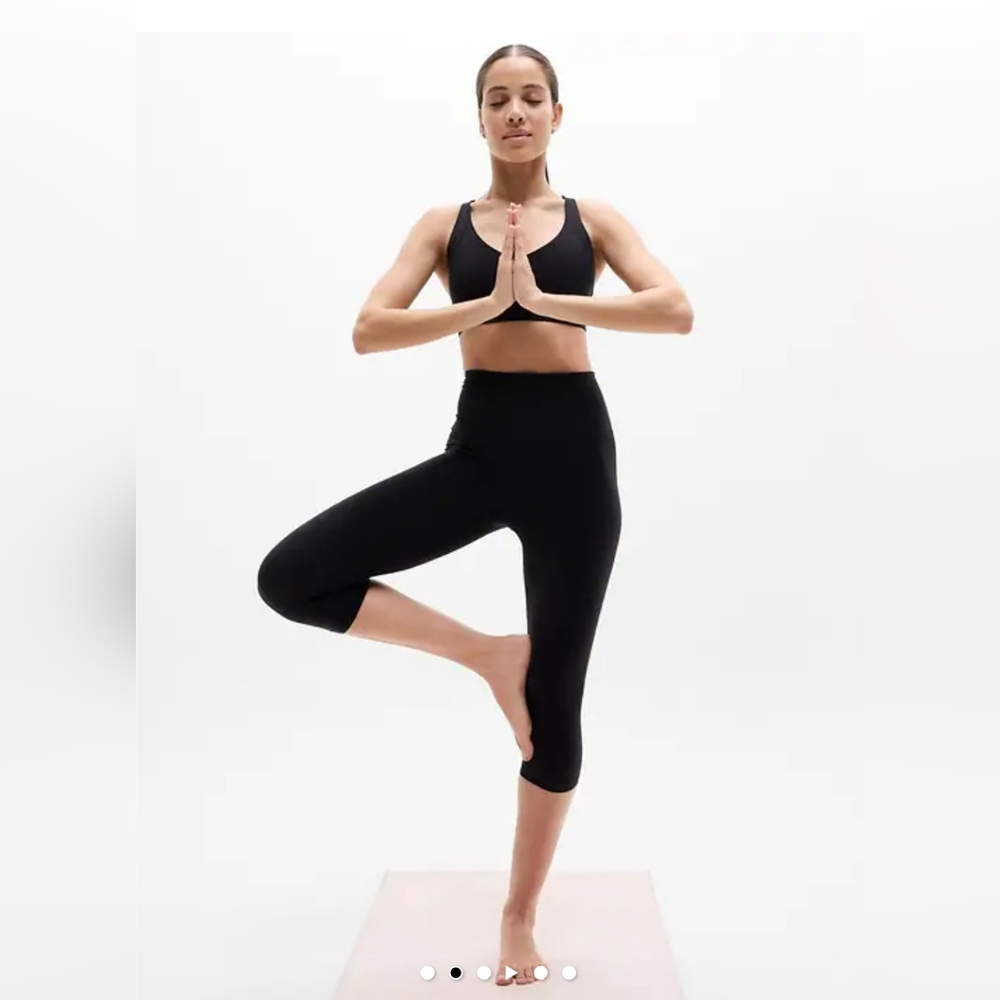NWT Athleta Elation Ultra High Rise Capri Size Small In Black